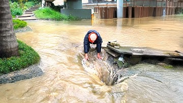 Draining Flooded Street With Major Amount Of Water Current Unclog Drains