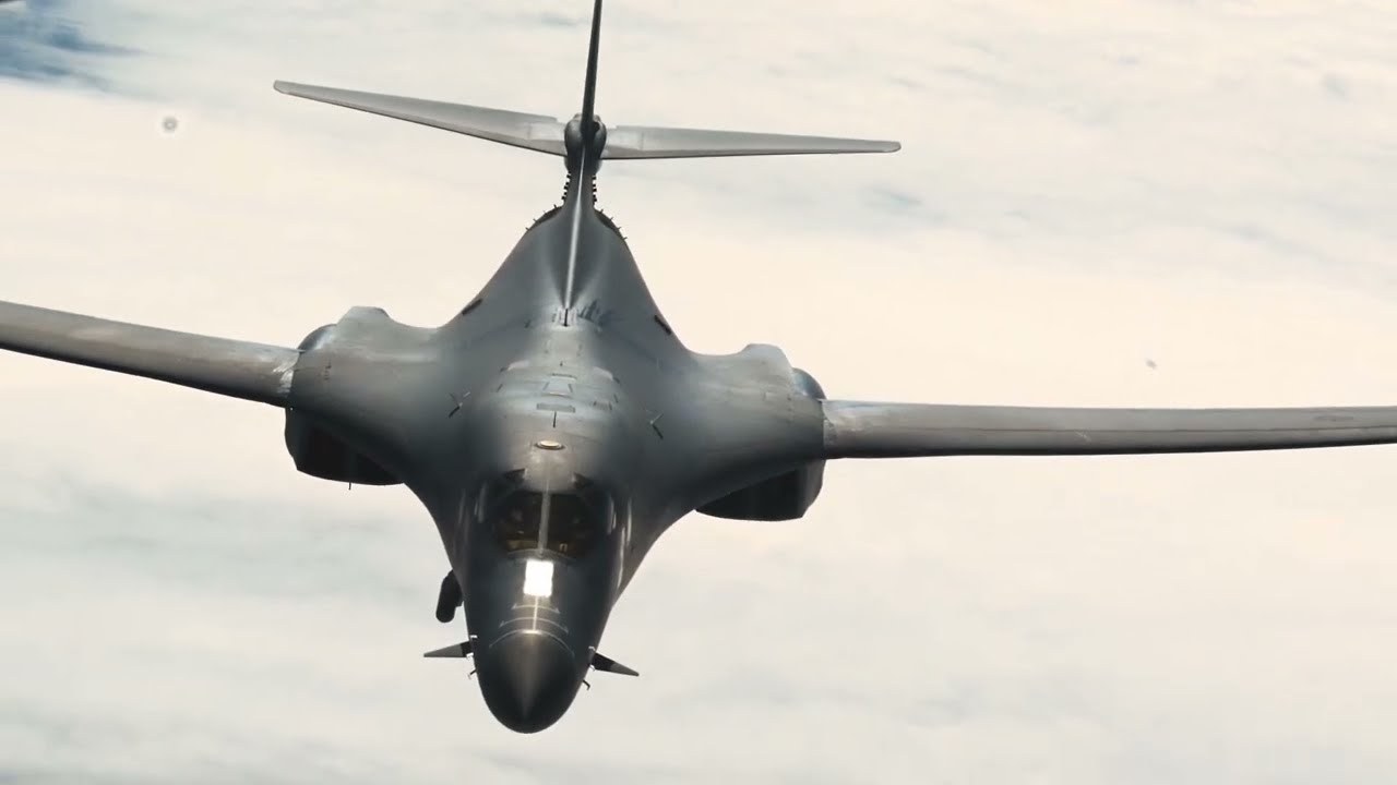 AMAZING Footage of the B-1B Lancer 'BONE' during A/R over the Pacific