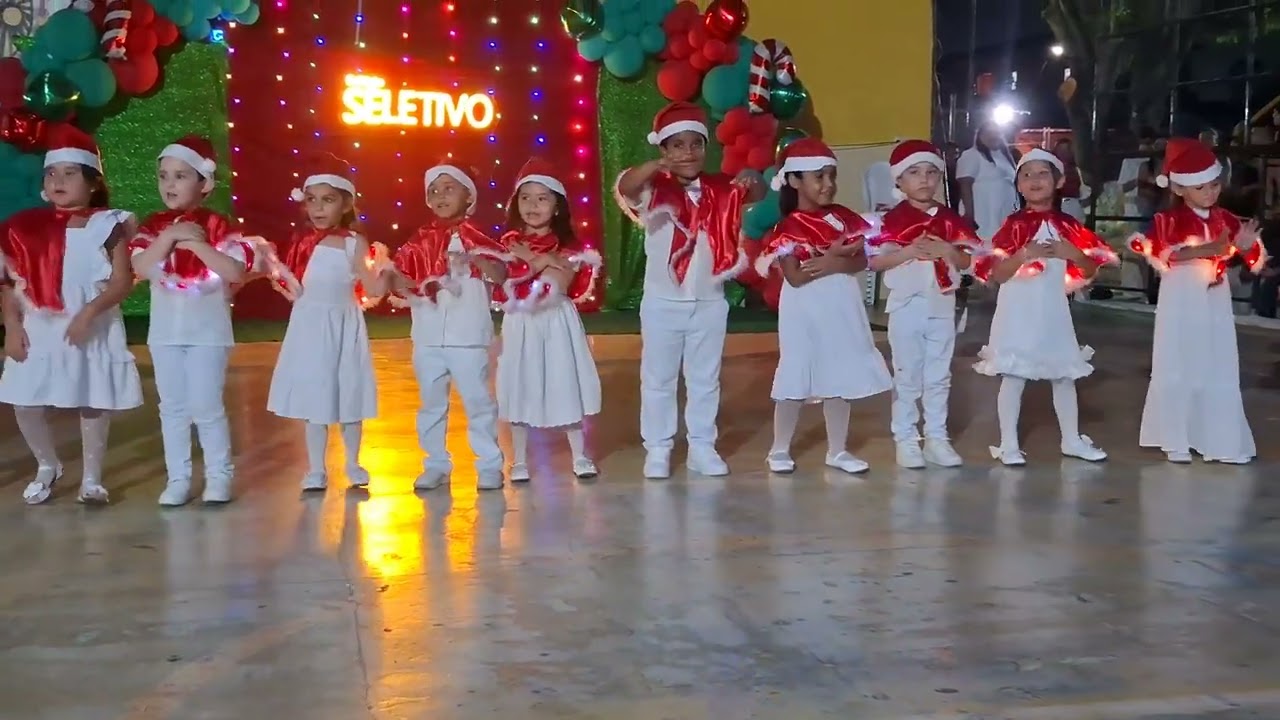 Festa de Natal do @colégio coletivo ..