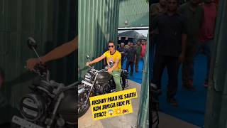 Akshay Kumar , Vaani Kapoor , Fardeen Khan Khel Khel Mein Riding Bike In Mumbai