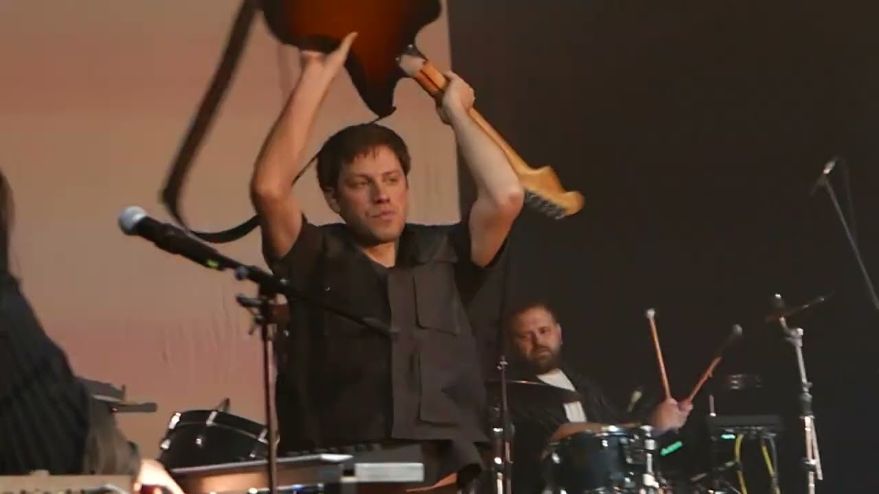 KOIKOI - O sreći @ Kino Šiška, Ljubljana (12. 12. 2025)