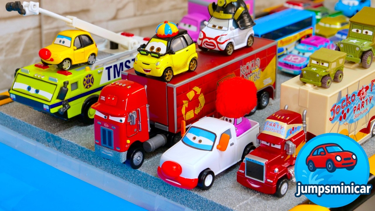ミニミニカーズ　希少　ドリッピー　ディズニー　カーズ　ミニカー　散水車 ディズニーカーズ🚘100台のミニカーを使って走行テスト♪青い水の中に