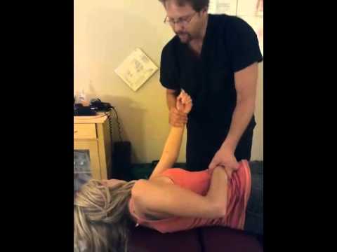 21 yr Scottsdale Chiropractor - Chiropractic Adjus...