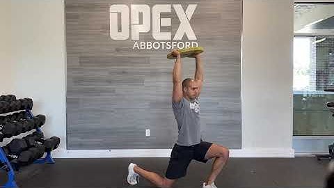 Plate Overhead Reverse Lunge