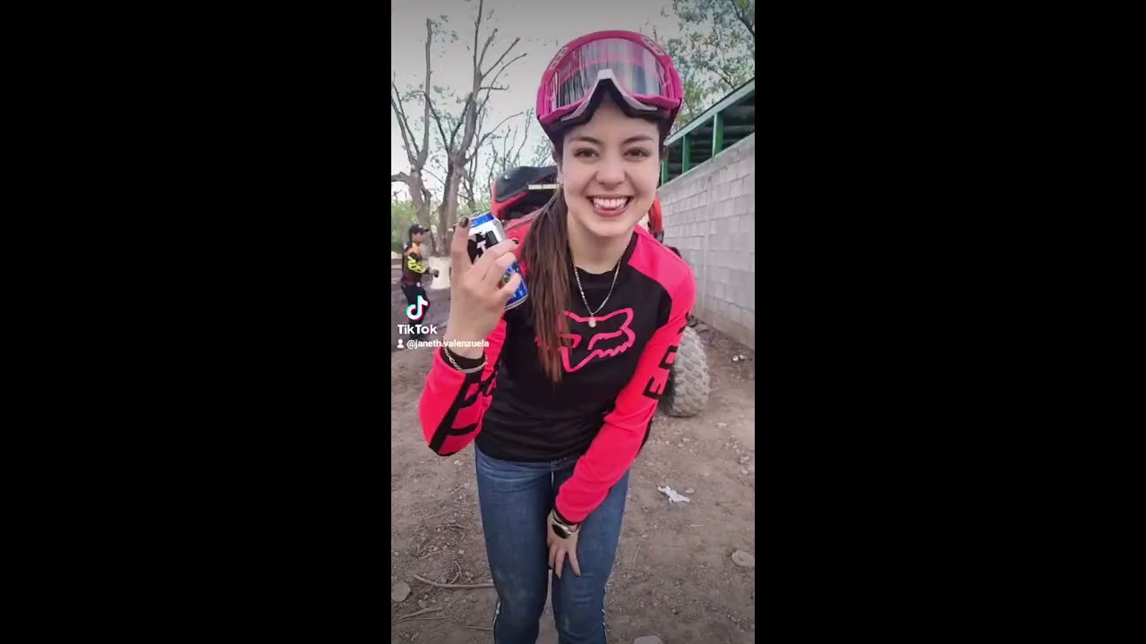Qué le pasa a Lupita?? RZR