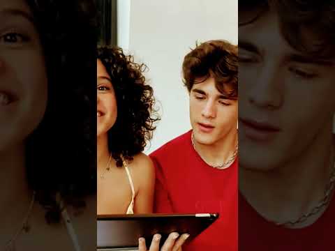 Gabriella Saraivah ex Chiquititas pagando peitinho