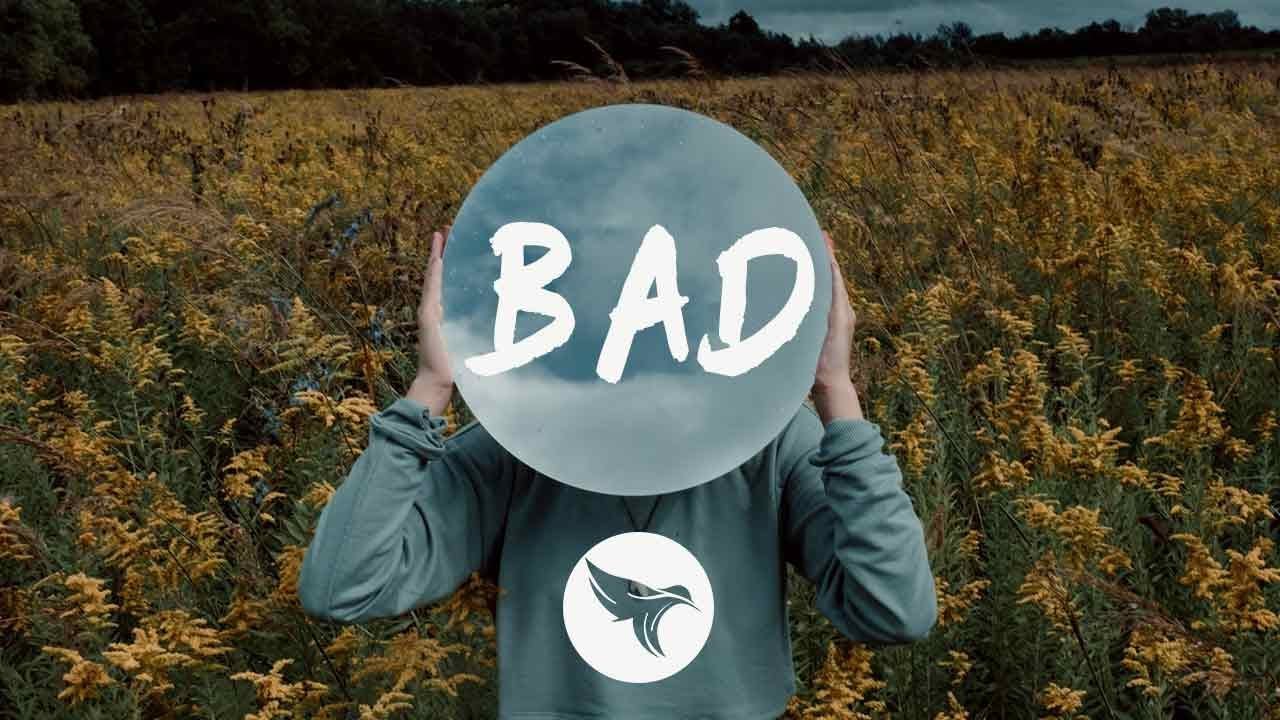 在 YouTube 上观看 Mokita - Bad (Lyrics)