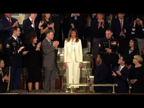 Video: Melania Arriva Da Sola Al Messaggio Di Trump