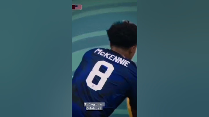 لاعب منتخب أمريكا يمسح عرقه بعجوز ضد ويلز في مباراة كأس العالم 😳😠😧⁉️
