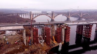 видео: Новый вантовый мост. Подробный обзор сборочного стапеля пролета №1 низовой ветки моста. Пилоны картинка: Новый вантовый мост. Подробный обзор сборочного стапеля пролета №1 низовой ветки моста. Пилоны