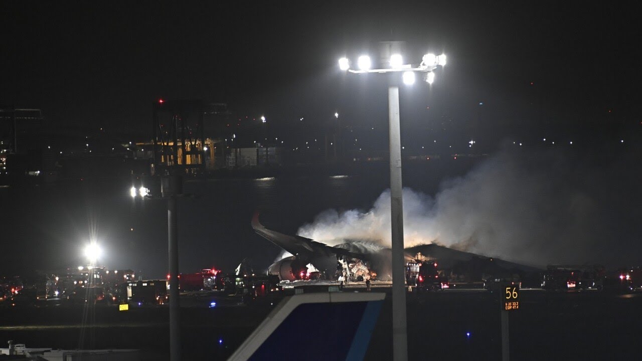 Japan's Dash-8 plane possibly 'rushing' to deliver earthquake aid
