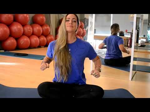 Γυμναστική στο σπίτι: Ασκήσεις για γραμμωμένα χέρια και πλάτη