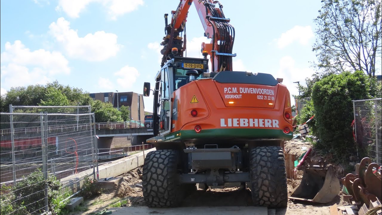 Rijplaten opruimen #63 Liebherr 914 compact met Engcon draaikantelstuk