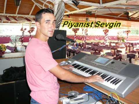 Piyanist Sevgin-Dere Boyu Kavaklar