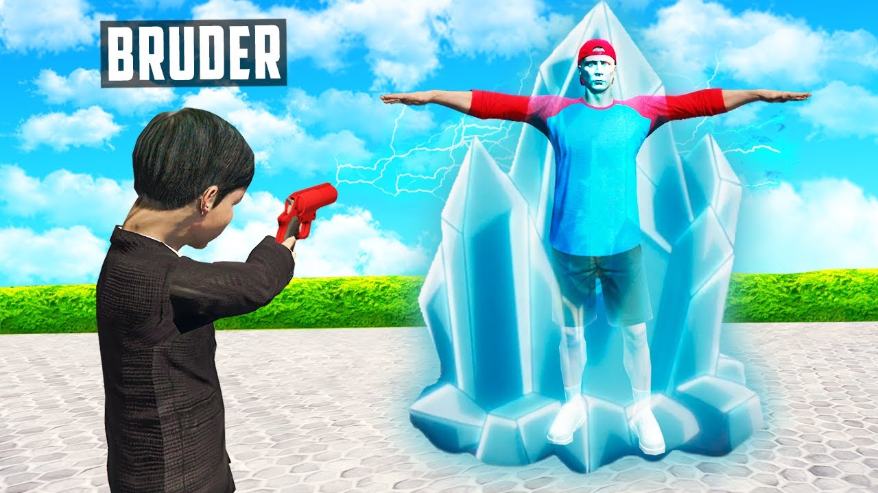 KLEINER BRUDER findet EIS WAFFE in GTA 5 RP!