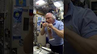 Космический #чай #завтрак #невесомость #iss #cosmos #space #tea