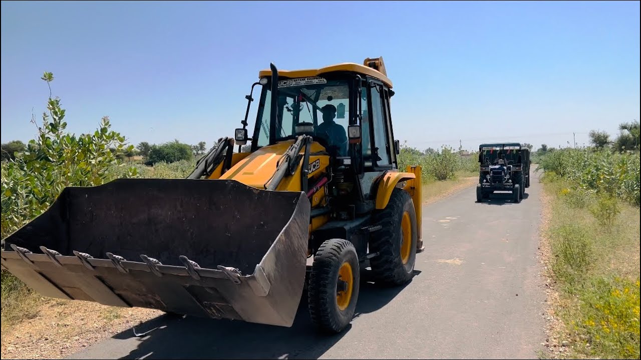 JCB 3dx backhoe loading mud in tractor Farmtrac 45 working | JCB video