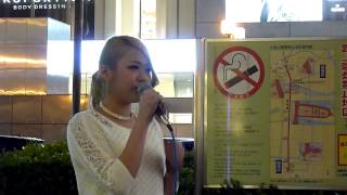 小谷悠花「Happiness」(シェネル) 2015/04/09 大阪 なんば 高島屋前での...