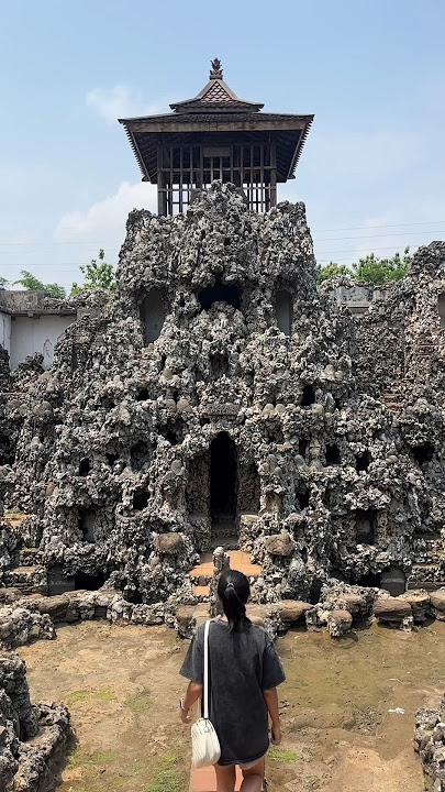 Mampir ke Taman Wisata Goa Sunyaragi di Kota Cirebon #wisatacirebon