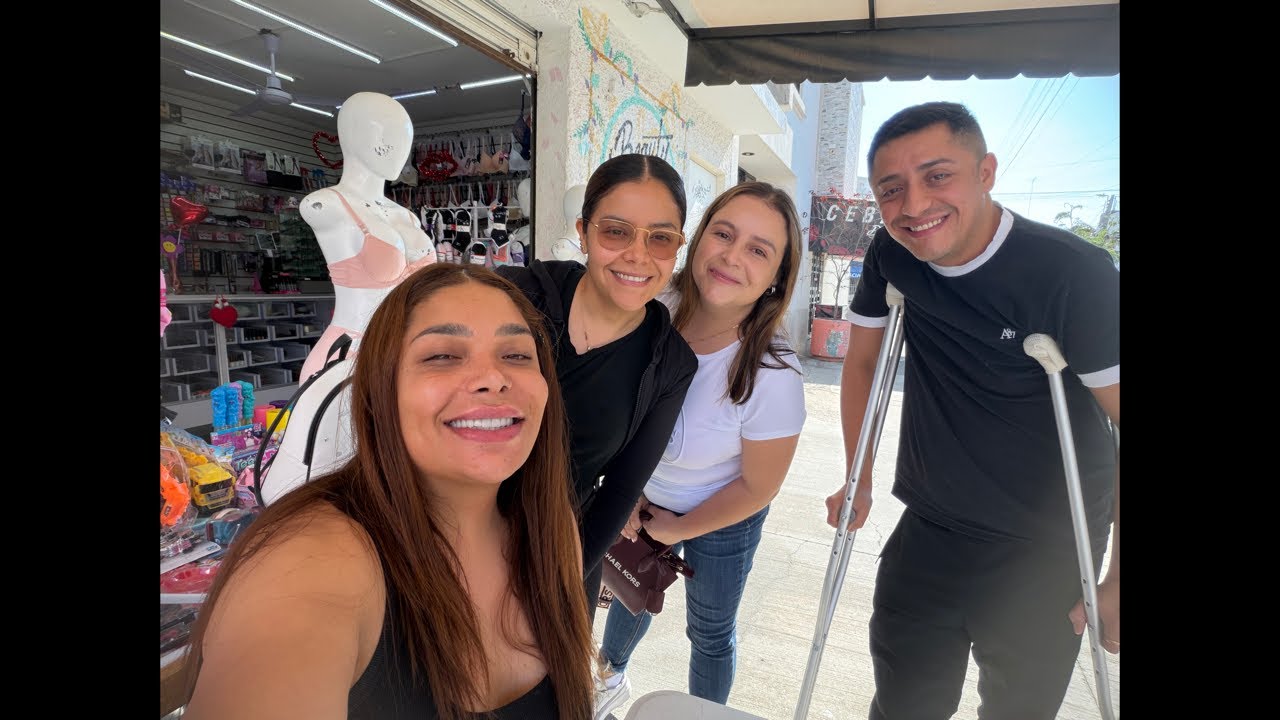 Ya estamos en el local mucho que platicar con las colgadas