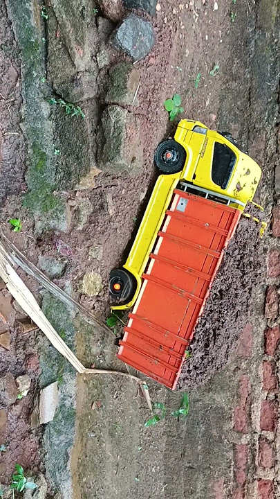 TRUCK CANTER terguling di tanjakan #mobiltrukbongkarmuatantanahmerah #automobile #shortvideo #truck