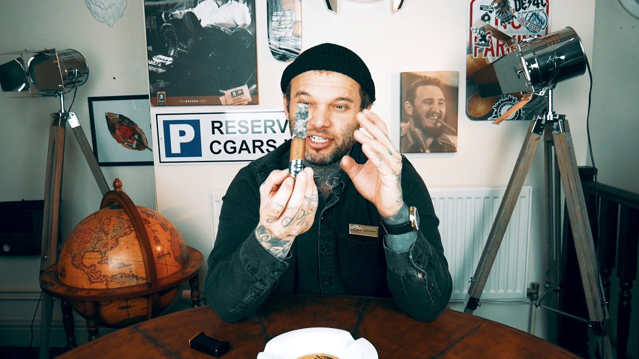 C.Gars Ltd New World Cigar of the Week - Juliany Blue Label Robusto