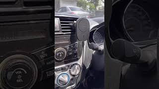 UGREEN MagSafe Car Mount Charger Magnetic 15W Wireless Car Charger Air Vent Car Phone Holder