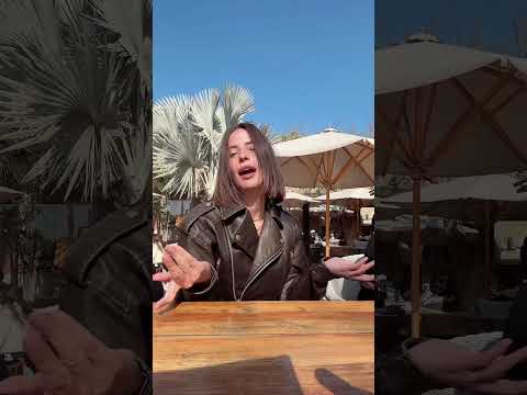 مين اللي قالك إني قاعدة لوحدي انا قاعدة انا وخبتي