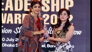 Beauty Queen Bubly is Receiving Award from Shilpa Shetty