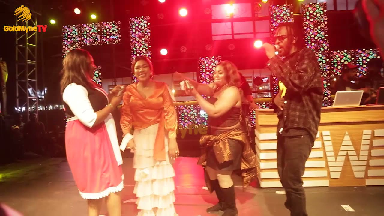 9ICE SERENADES FAITHIA BALOGUN ON STAGE AT HER 50TH BIRTHDAY GIG