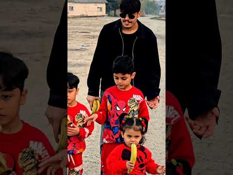 حزين شاب يجبر بخاطر هذا الصغير