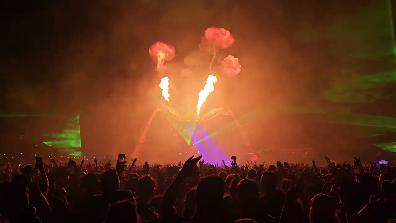 The Chemical Brothers light up Glastonbury with a ferocious Arcadia DJ set