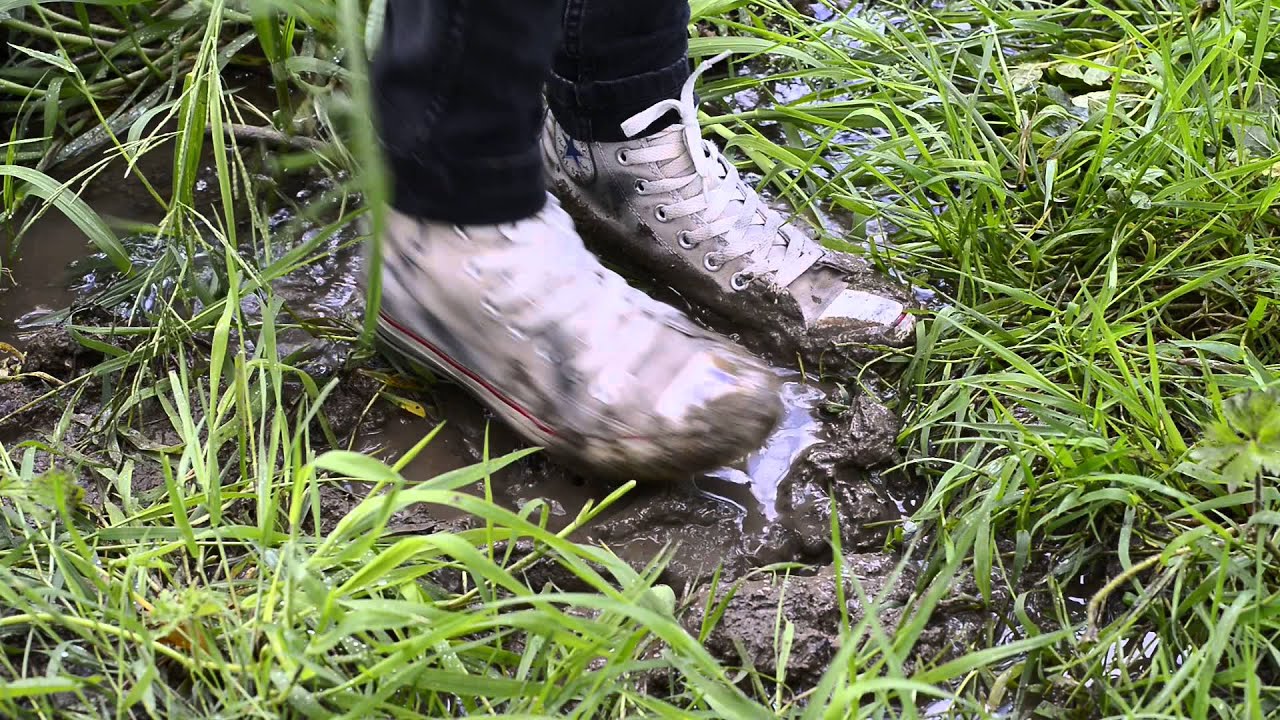 White Converse hi tops mud 1 - YouTube