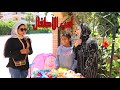 بنت صغيره توزع لعب على سكان العماره