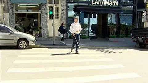 Semáforos dificultam trânsito de deficientes visuais -