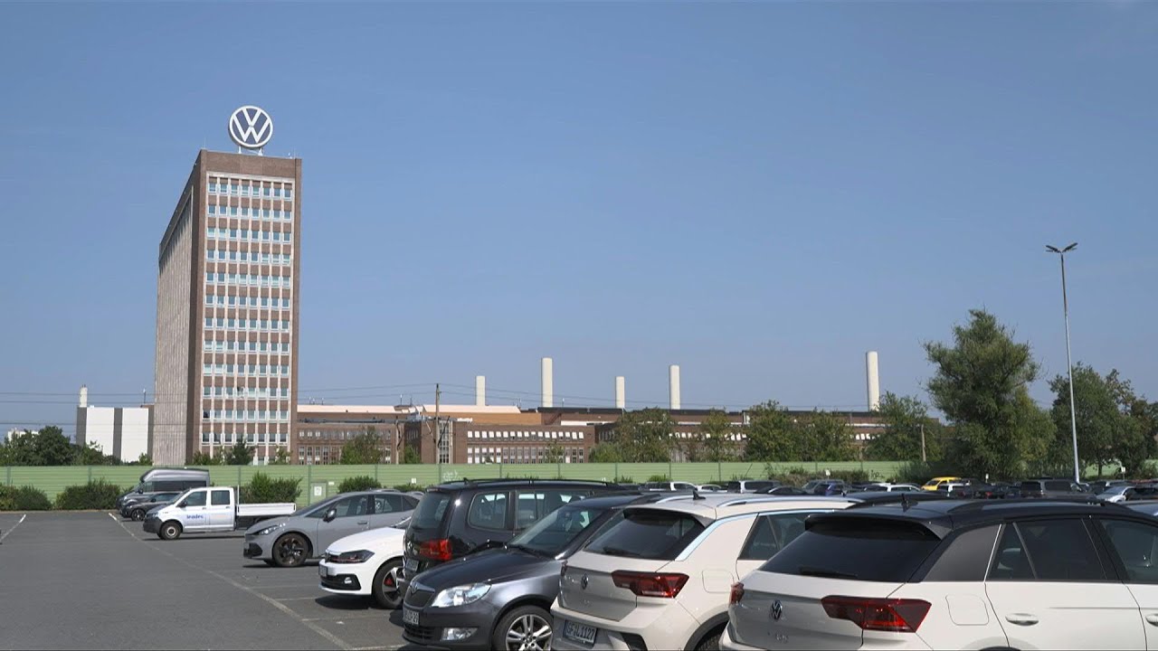 Volkswagen anuncia que recortará 50.000 empleos en Alemania de aquí a 2030 | AFP