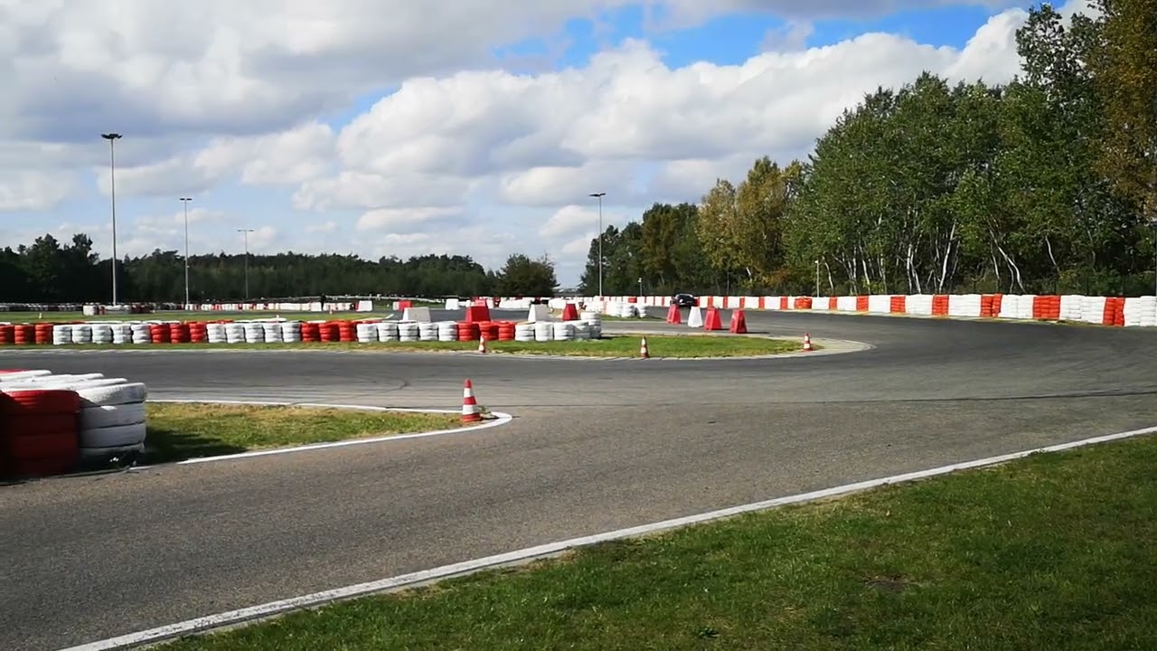 Pod Warszawą otwarto Alpine Driving Experience Center (1)