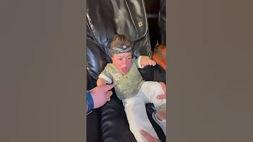 يحيى الزعبي أول مرة يجلس على كرسي مساج هههههه يحيى الزعبي 