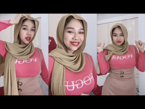 Perpaduan baju pink dengan hijab coklat