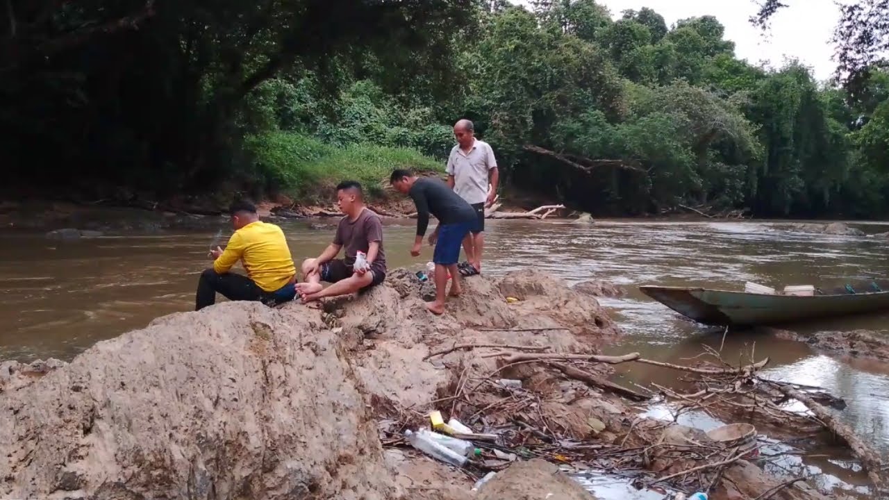 AKTIVITI MENJALA NGUMPAN DI SUNGAI KANOWIT