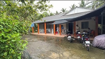 T.3029 bán ngôi nhà vườn miền Tây mái ngói có 300 m2 thổ cư đường xe ô tô có ao cá phía sau cực đẹp 