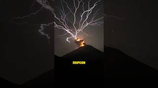 ¿Habías visto rayos volcánicos? #naturaleza #viral #interesante