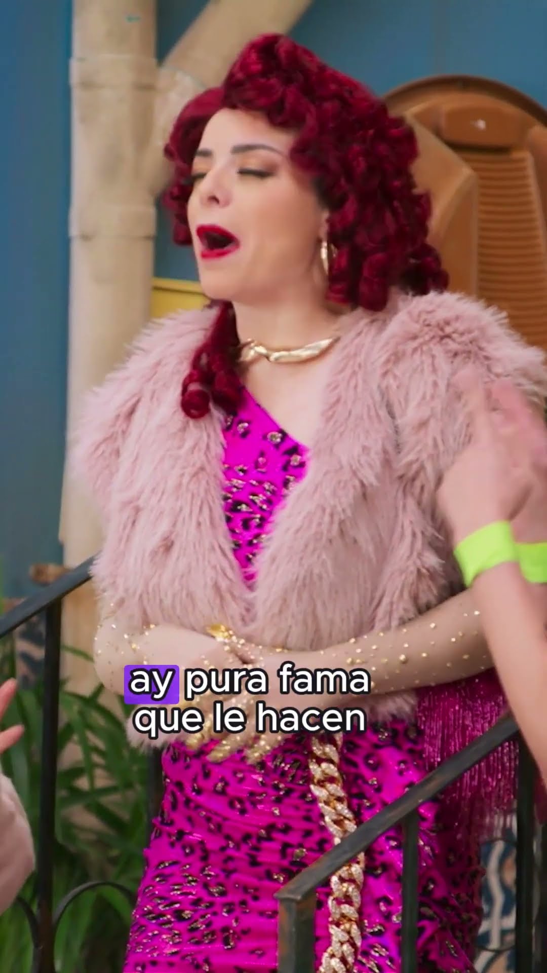 ? ¡Pura fama que le hacen a una! ? #BolaDeLocos #Comedia #humor