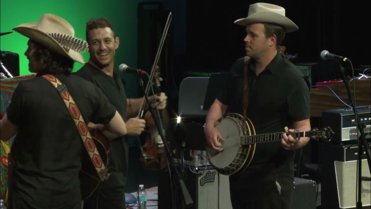 Brothers Comatose - Tops of the Trees (LIVE on Mountain Stage) Brothers Comatose - Tops of the Trees (LIVE on Mountain Stage)