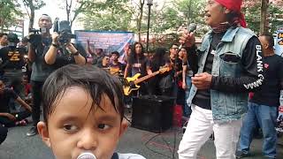 Vocalist Gamma Kembang terhalang suara still sama lagi .. rock kapak beb