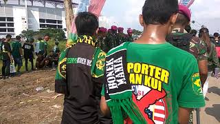 Persebaya vs arema para bonek di jaga sangat ketat oleh TNI dan polri