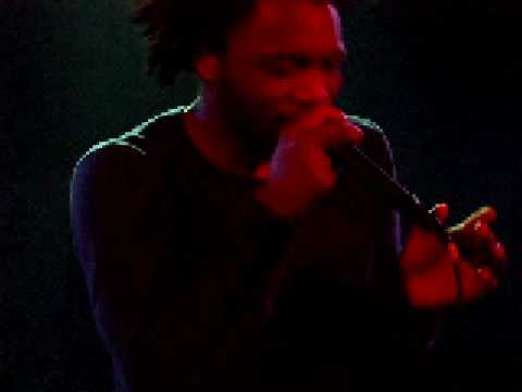 YouTube पर SPLEEN  - live-   TELLE UNE BELLE ROSE     Concert de Montreuil 07/02/2009 देखें