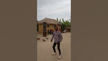 Nyanda Hamis Akiendea Zawadi Kwa Mashabiki Harusini 