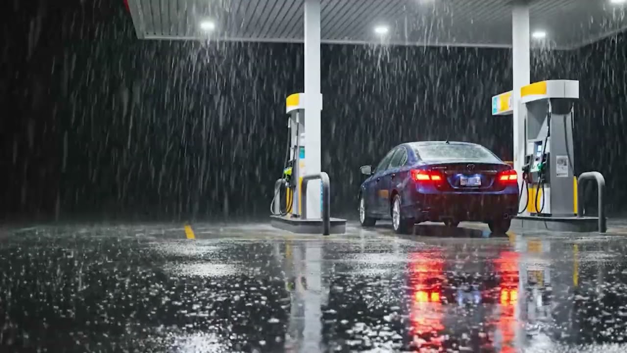Realtime Rain at Gas Station at Night 🌧️ - Ultra Hd 4K Urban Rain Ambience - 10 Hours Loop Video