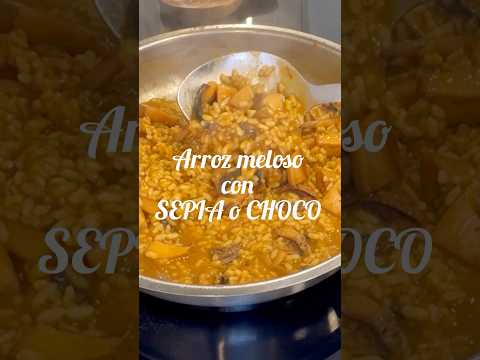 El truco  para un Arroz  meloso con sepia tierna como mantequilla. #youtubeshorts #sepia #arroz
